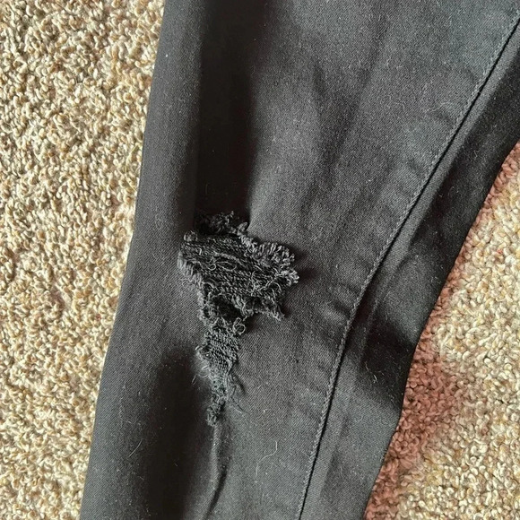 Forever 21 distressed skinny’s - Picture 2 of 2